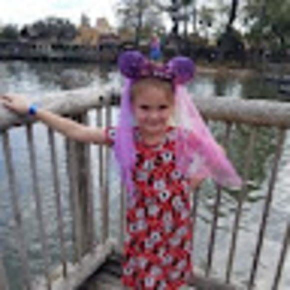 Meet your Posher, Cassandra - Picture 1 of 1